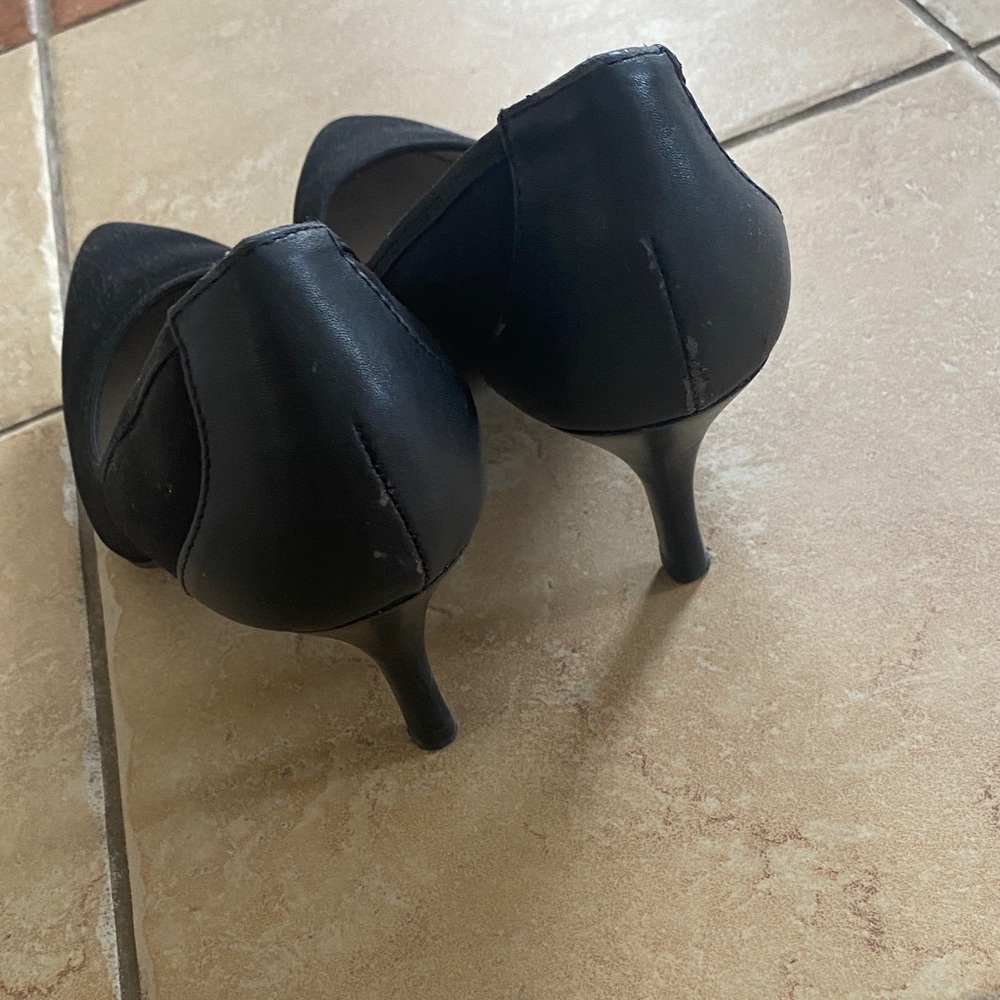 Tahari Women's Classic Black Heels - Picture 3 of 4